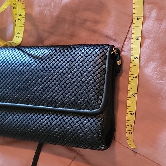 STUNNING WHITING AND DAVIS BLACK MATTE MESH CROSSBODY CLUTCH - Picture 14 of 16